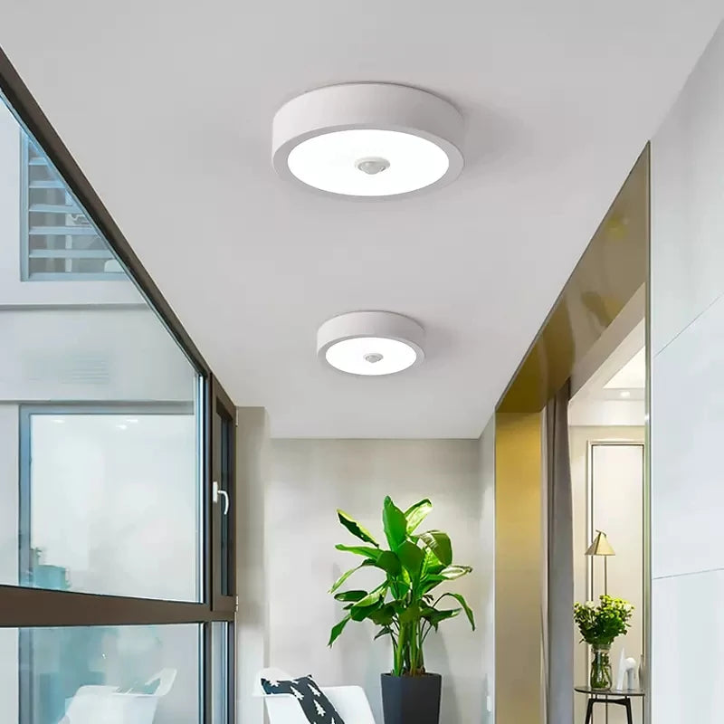 Modern LED ceiling light for an elegant indoor atmosphere - vue 3 sur 10