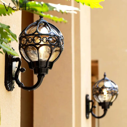 Waterproof outdoor wall light for garden and decor - vue 2 sur 8
