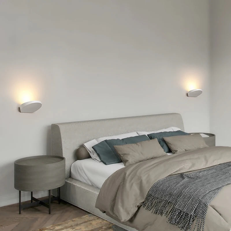 Modern nordic LED wall light ideal for hotel corridors and staircases - vue 5 sur 12