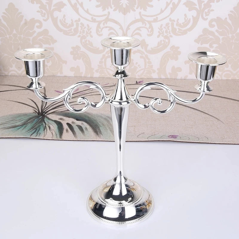 Retro metal three-arm candle holder for events and decorations - vue 10 sur 10