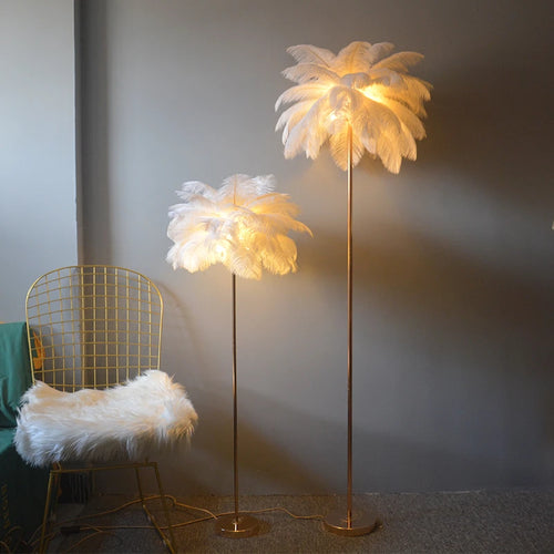 Nordic ostrich feather floor lamp with LED lighting - vue 2 sur 12