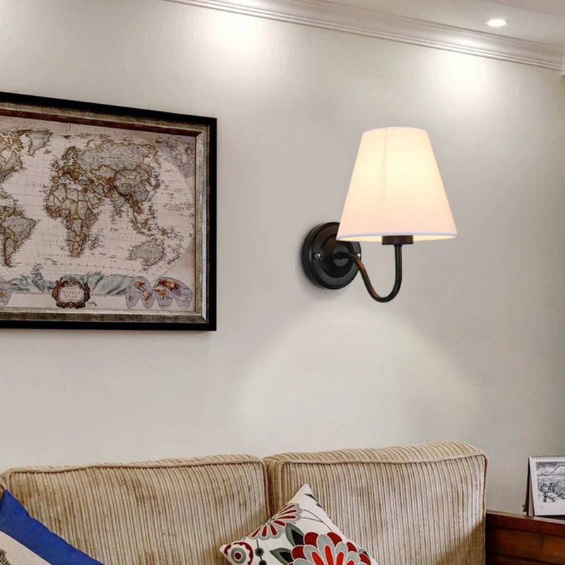 American retro fabric wall light with European LED lampshade - vue 4 sur 14