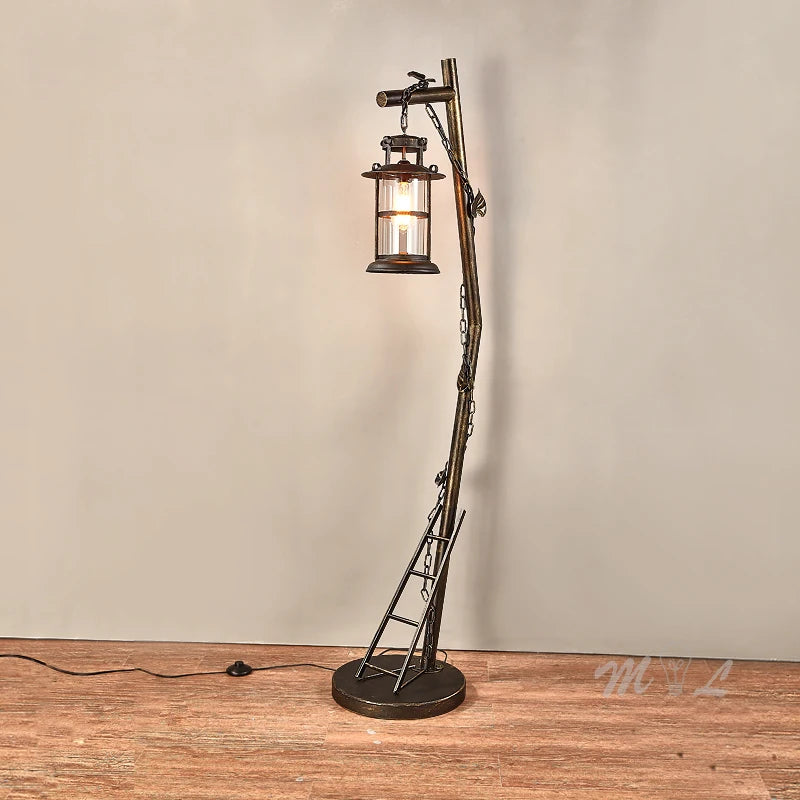 Vintage industrial floor lamp for a warm and original decor