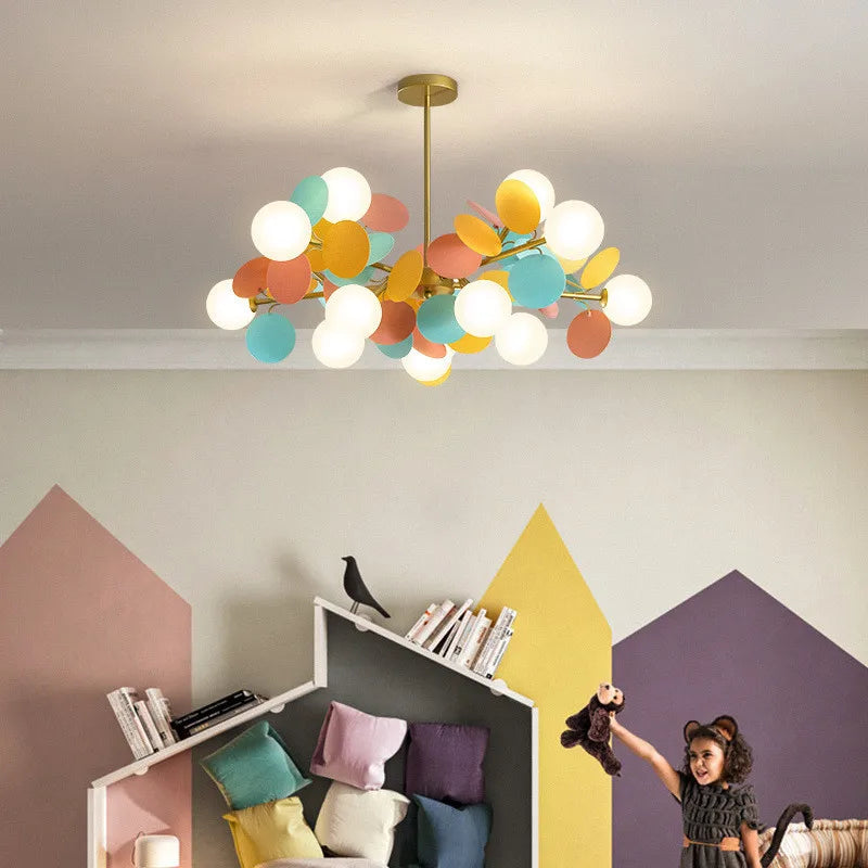 Colourful acrylic glass globe LED chandelier for children - vue 4 sur 24