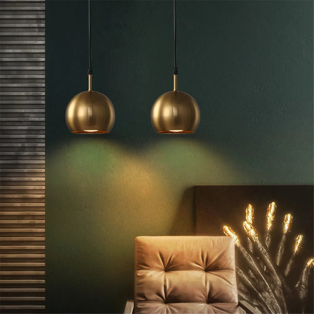 Metal and brass pendant light for industrial indoor lighting - vue 6 sur 7