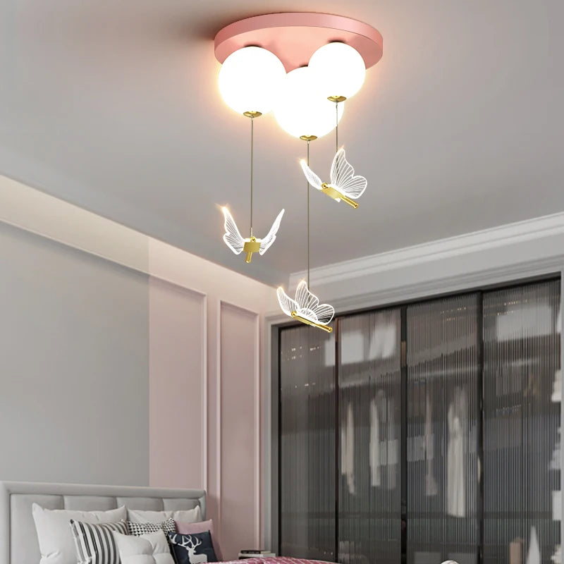 Simple modern ceiling light with romantic butterfly globe - vue 6 sur 9