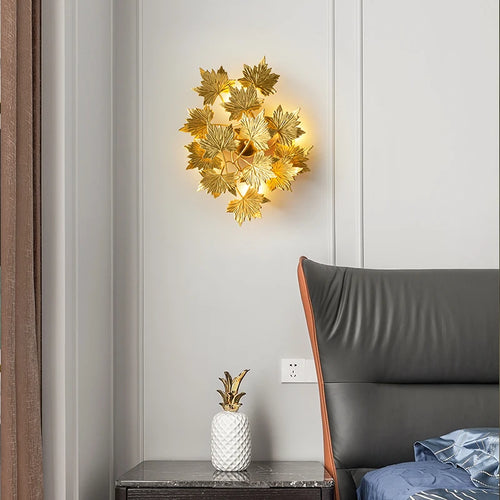 Modern golden maple leaf wall light - vue 3 sur 11