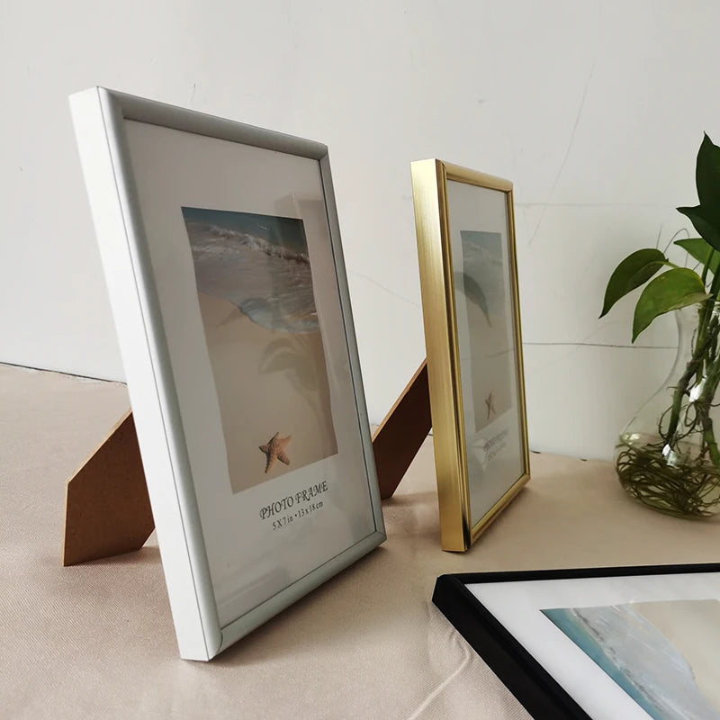 Aluminium photo frame for modern wall decor - vue 4 sur 9