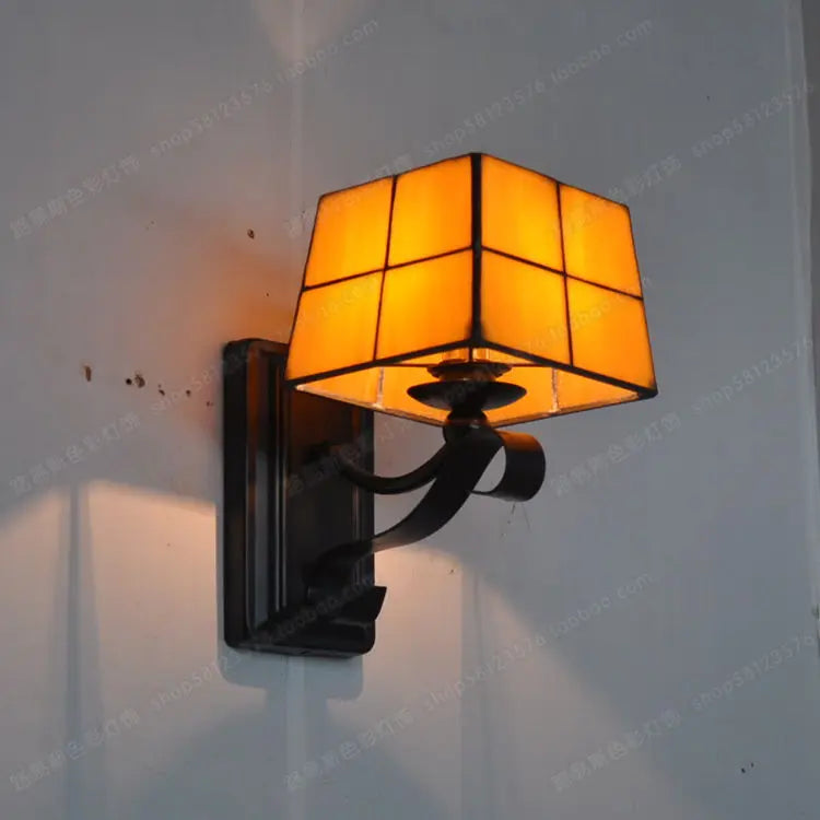 Modern tiffany glass wall light, elegant and stylish - vue 10 sur 11