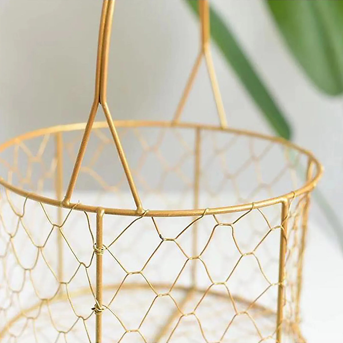 Handmade golden metal flower basket with handles - vue 4 sur 8