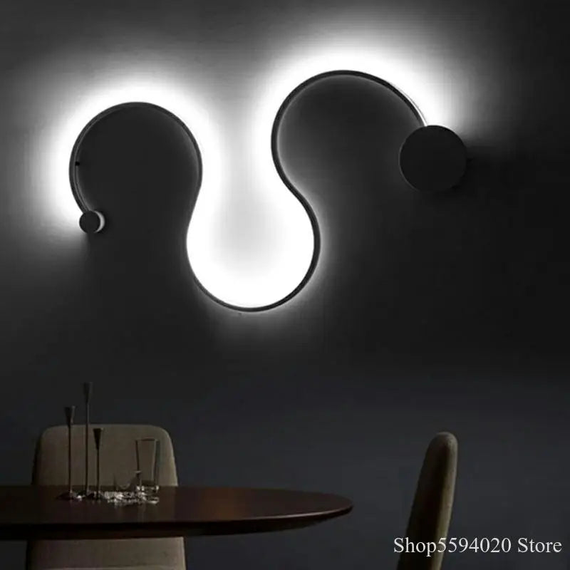 Modern LED wall light for elegant interior decor - vue 5 sur 10