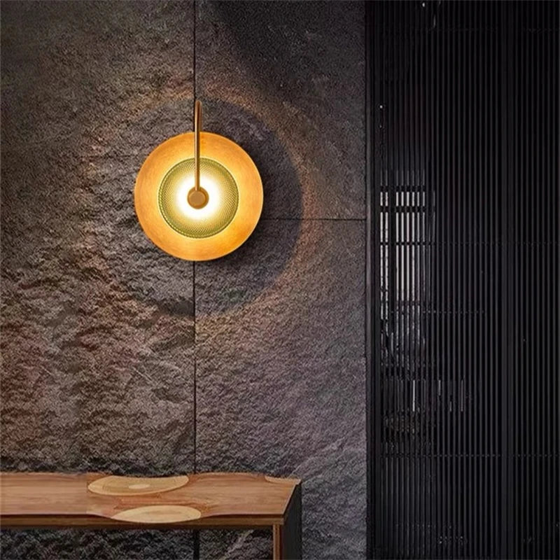 Modern and elegant crystal glass wall light