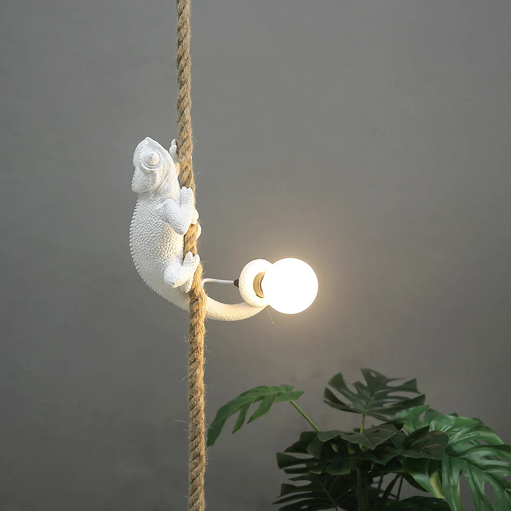 Chameleon resin pendant light for modern artistic decor - vue 8 sur 10