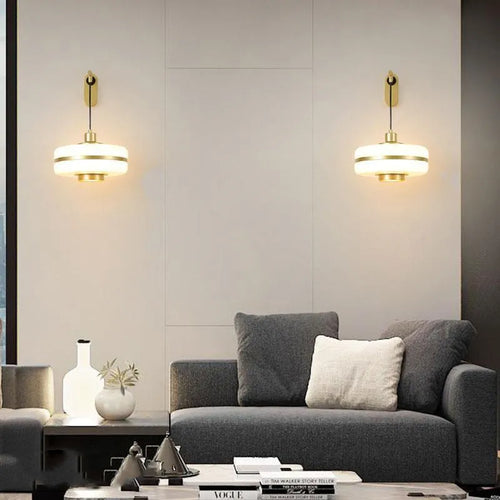 Modern gold metal pendant light with industrial design for interiors - vue 3 sur 10