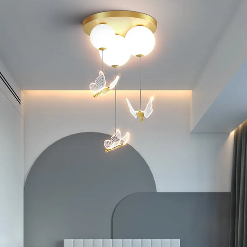 Simple modern ceiling light with romantic butterfly globe - vue 6 sur 9
