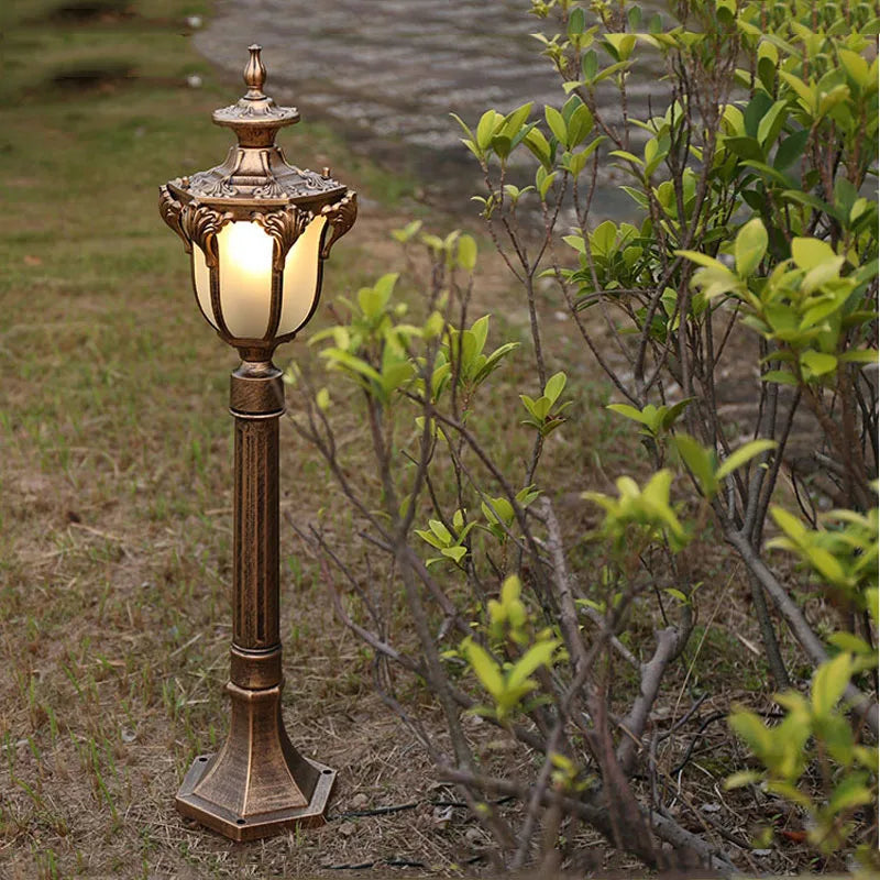 Waterproof outdoor lamp for garden and pathway lighting - vue 9 sur 10