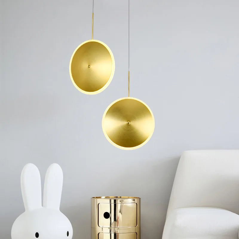 Round gold metal pendant light with ufo design - vue 4 sur 12