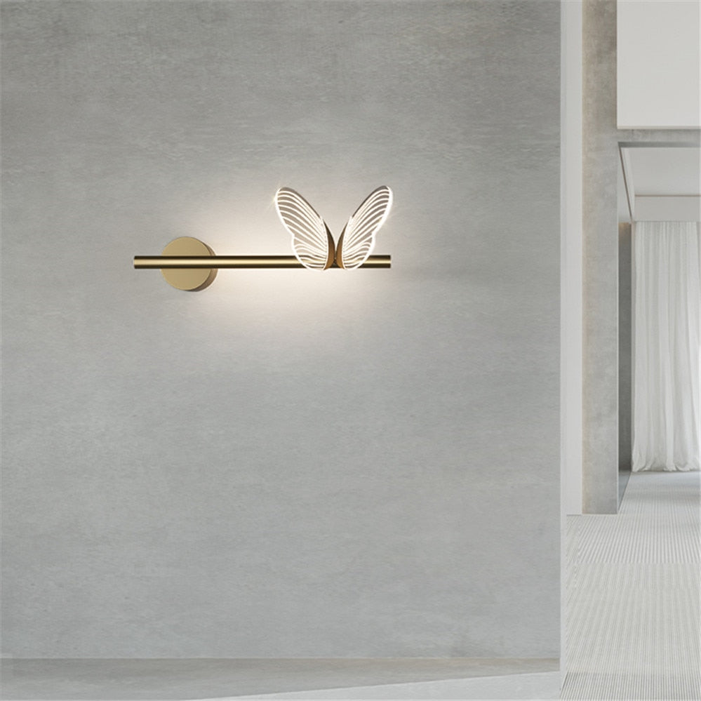 Gold metallic butterfly designer wall light - vue 5 sur 6