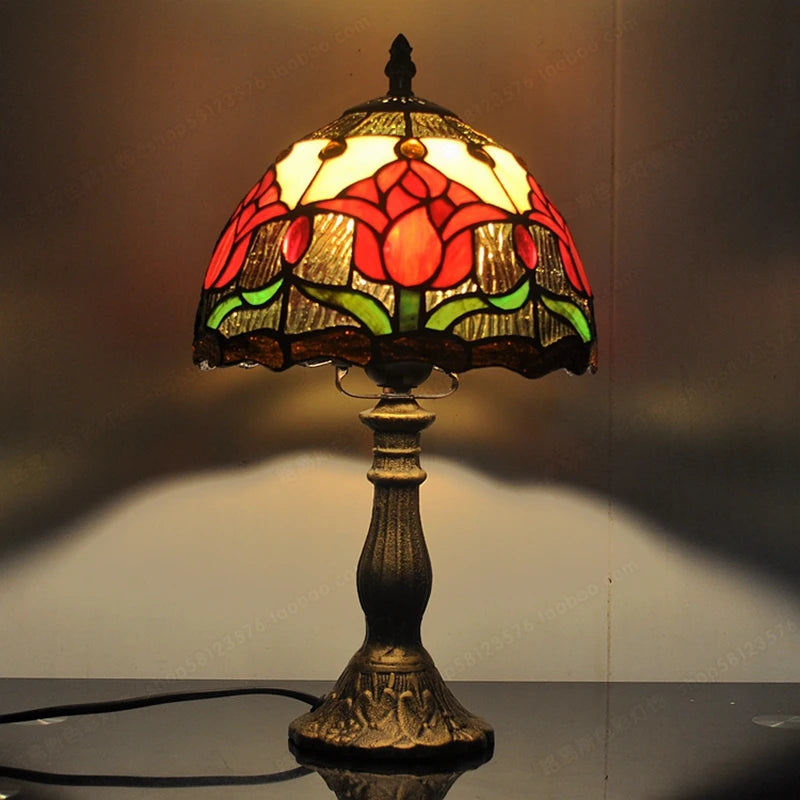 Country style Tiffany glass table lamp