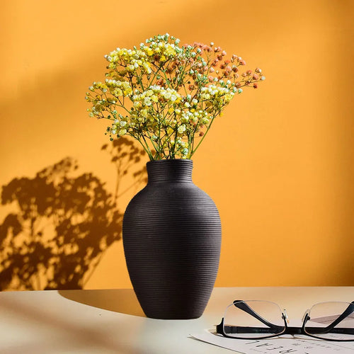 modern ceramic vase for interior flower decoration - vue 4 sur 11