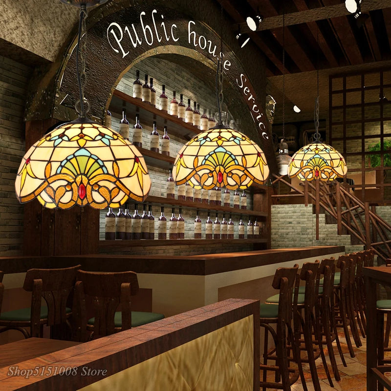 Baroque stained glass pendant light for an elegant interior - vue 3 sur 15