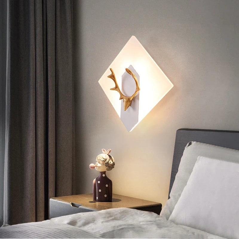 Modern decorative LED wall light in iron and acrylic - vue 3 sur 10