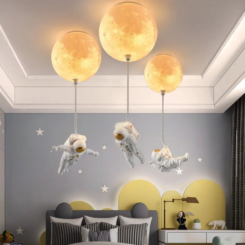 Decorative lunar ceiling light with astronaut, ideal for bedroom - vue 4 sur 15