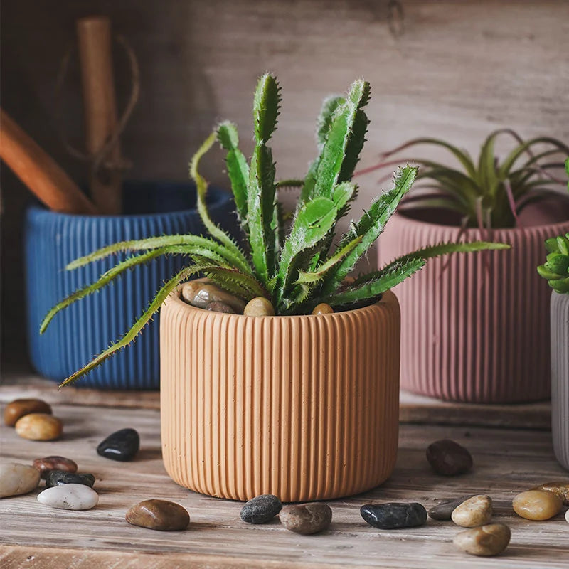 Striped silicone and concrete flowerpot mould