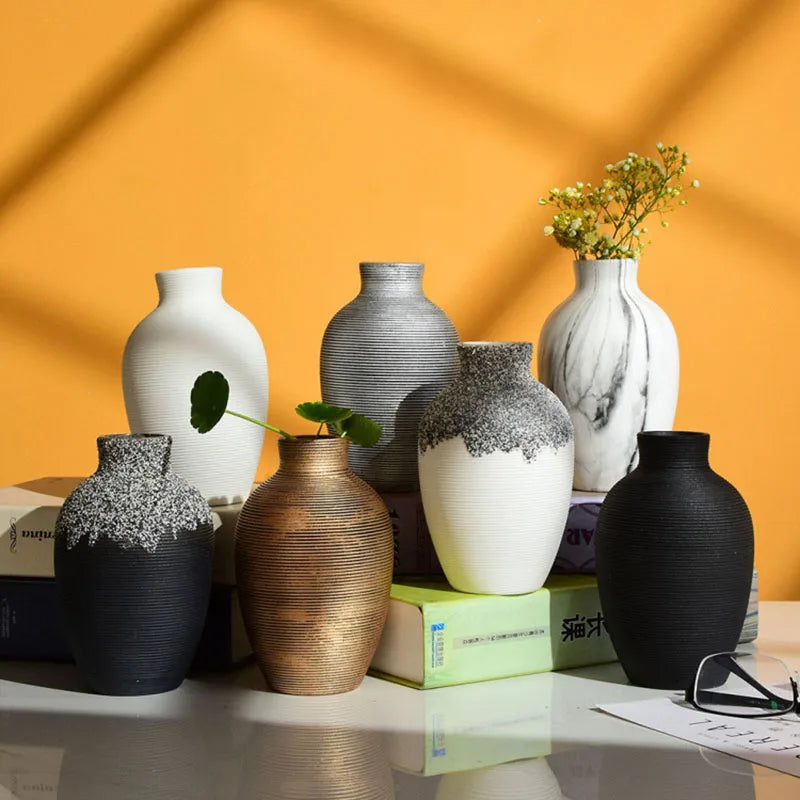 modern ceramic vase for interior flower decoration - vue 6 sur 11