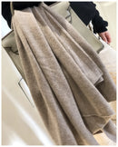 Elegant knitted cashmere scarf with tassels