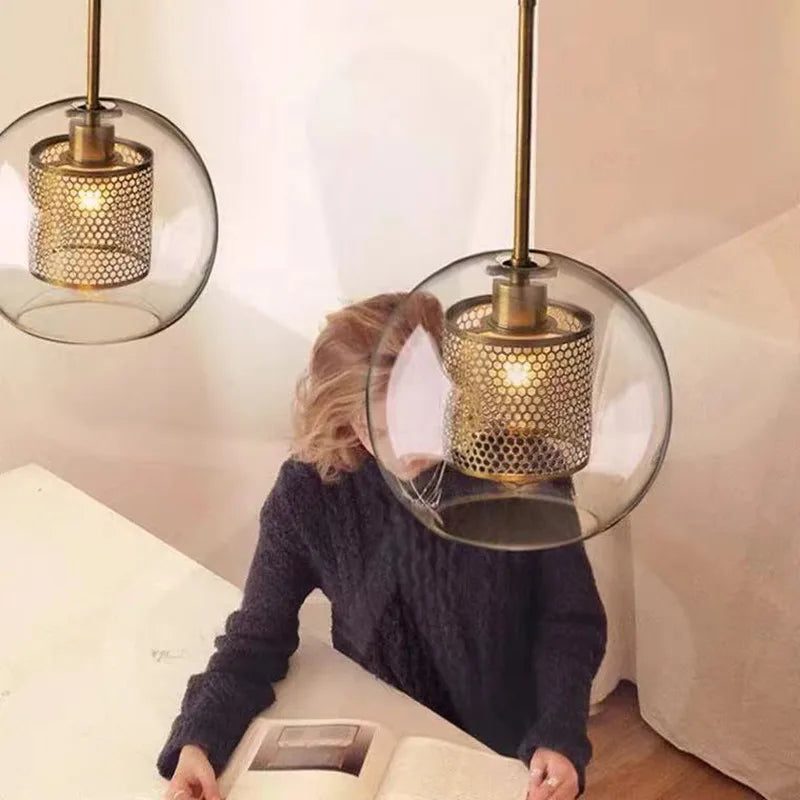 Modern glass pendant light for elegant interior decor - vue 3 sur 17