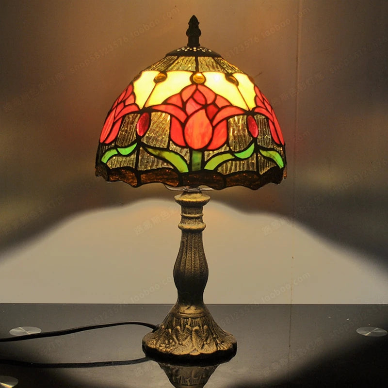 Country style Tiffany glass table lamp