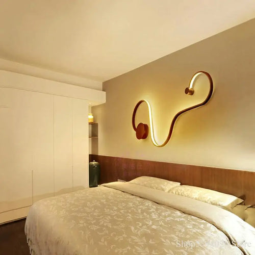 Modern LED wall light for elegant interior decor - vue 4 sur 10