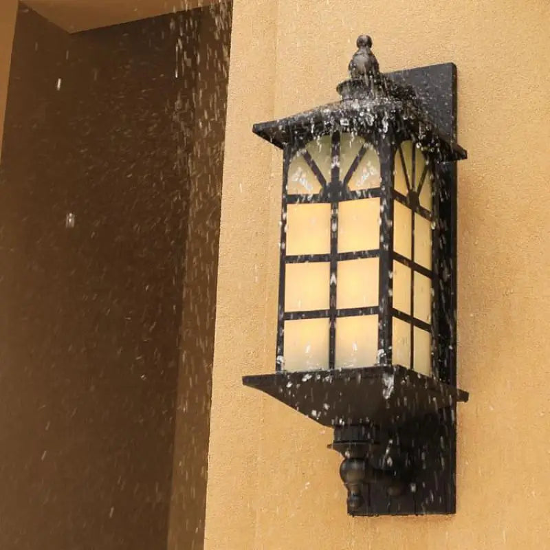 Vintage iron wall light for outdoor garden lighting - vue 5 sur 7
