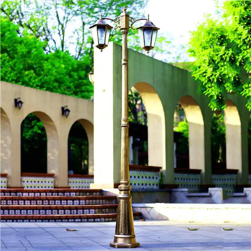 Thick aluminium outdoor garden lamp post - vue 9 sur 10