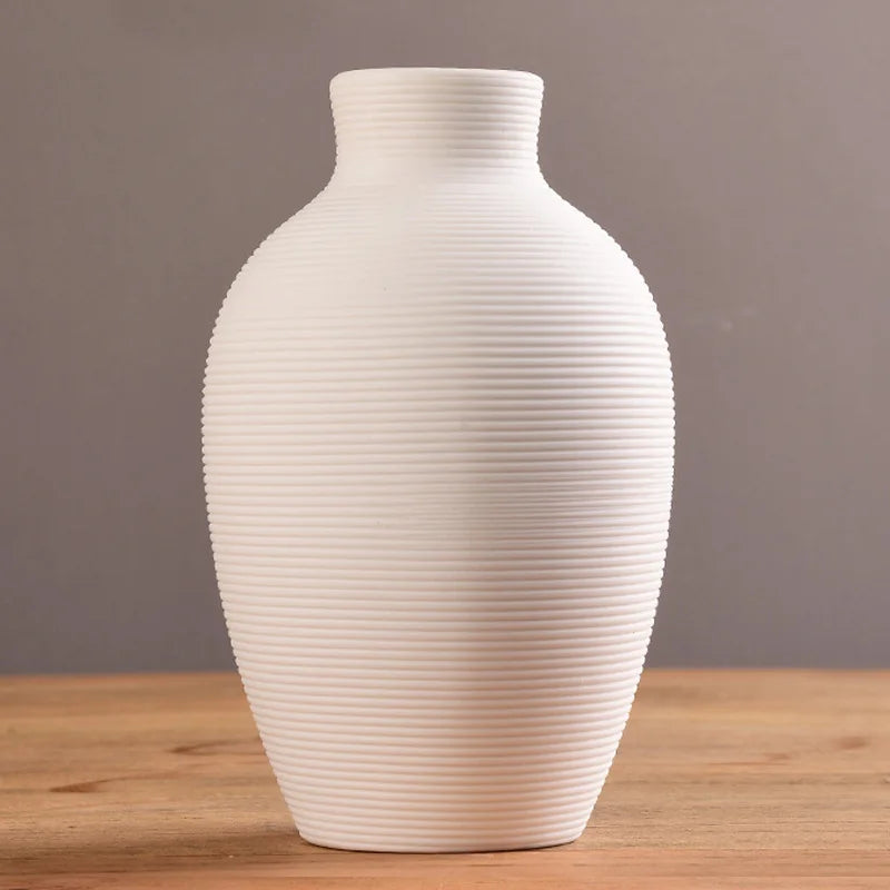 modern ceramic vase for interior flower decoration - vue 9 sur 11