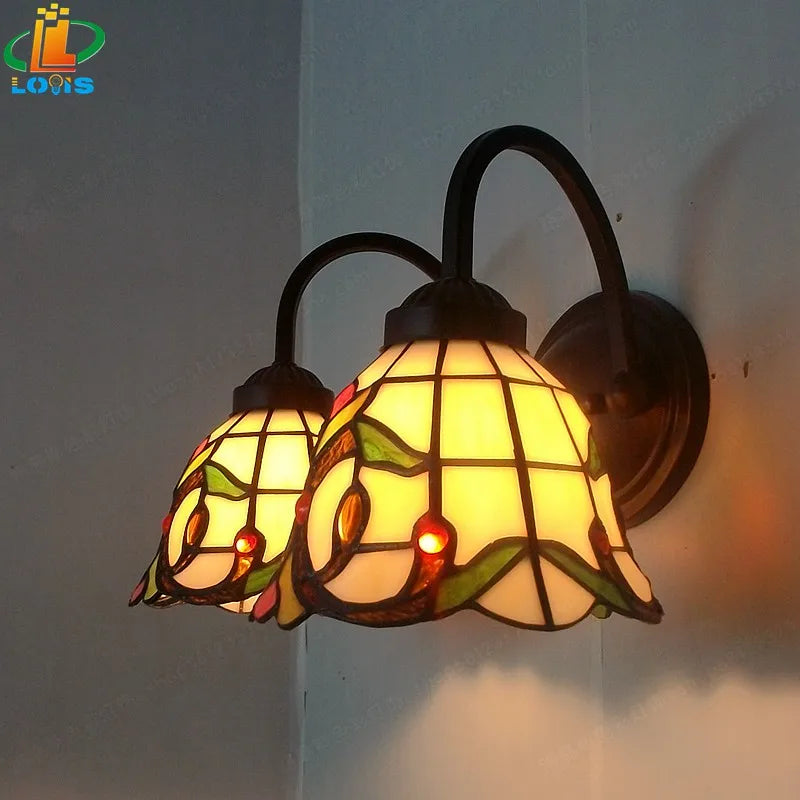 Tiffany retro wall light for bar and restaurant