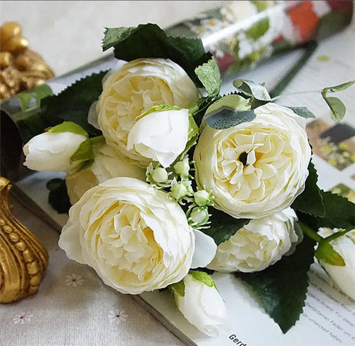 Beautiful artificial flower bouquet for weddings and decoration - vue 11 sur 13