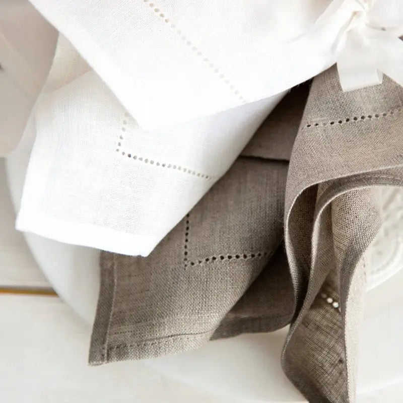 Set of 6 embroidered linen napkins – european style