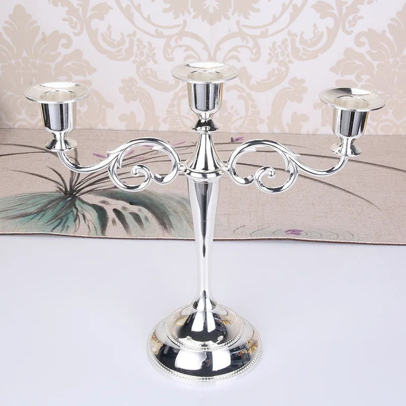 Retro metal three-arm candle holder for events and decorations - vue 4 sur 10