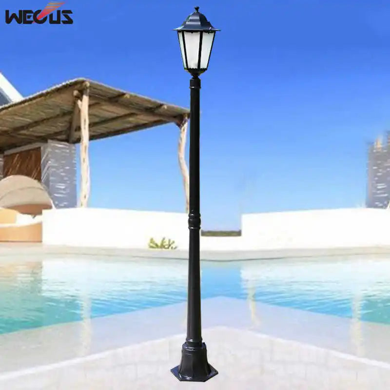 Waterproof outdoor garden lamp for villa and green spaces