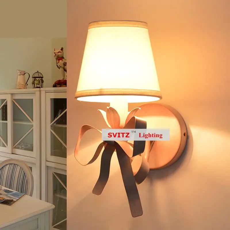 Bow fabric wall light for girls' bedroom - vue 3 sur 9