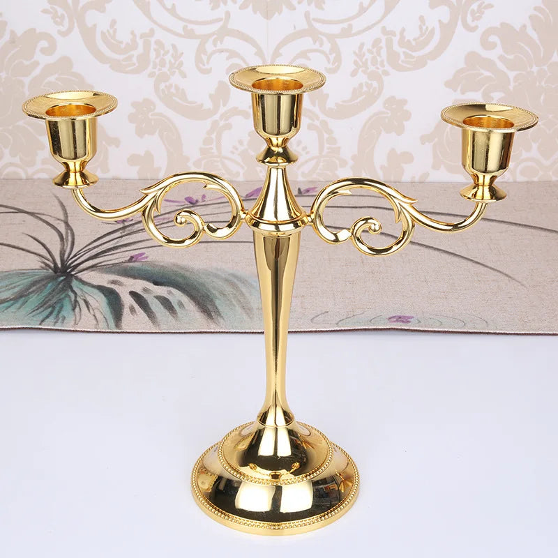 Retro metal three-arm candle holder for events and decorations - vue 3 sur 10