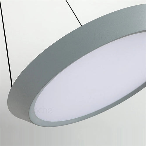 Modern round LED pendant light for decorative indoor lighting - vue 4 sur 10
