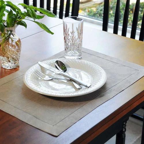 Set of six embroidered linen napkins - vue 5 sur 5