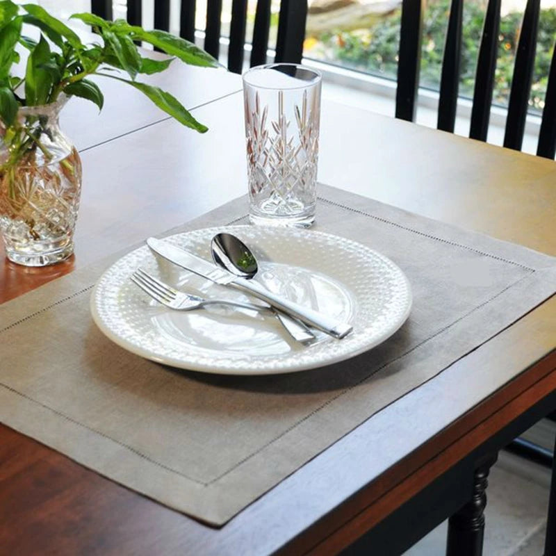 Set of six embroidered linen napkins - vue 4 sur 5