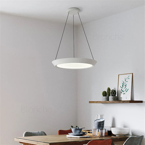 Modern round LED pendant light for decorative indoor lighting - vue 2 sur 10