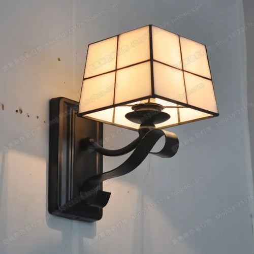 Modern tiffany glass wall light, elegant and stylish - vue 10 sur 11