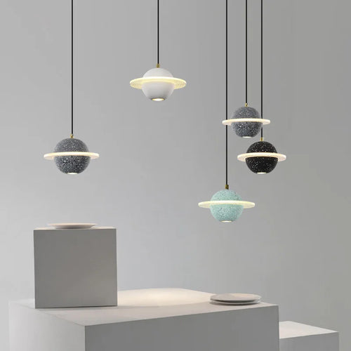 Planet resin pendant light for modern interior decor - vue 3 sur 18