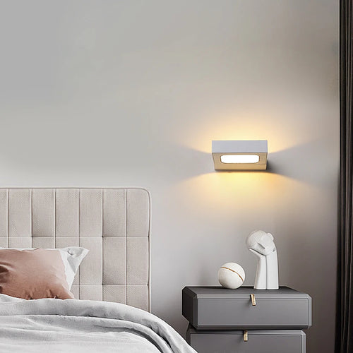 Modern nordic LED wall light ideal for hotel corridors and staircases - vue 3 sur 12